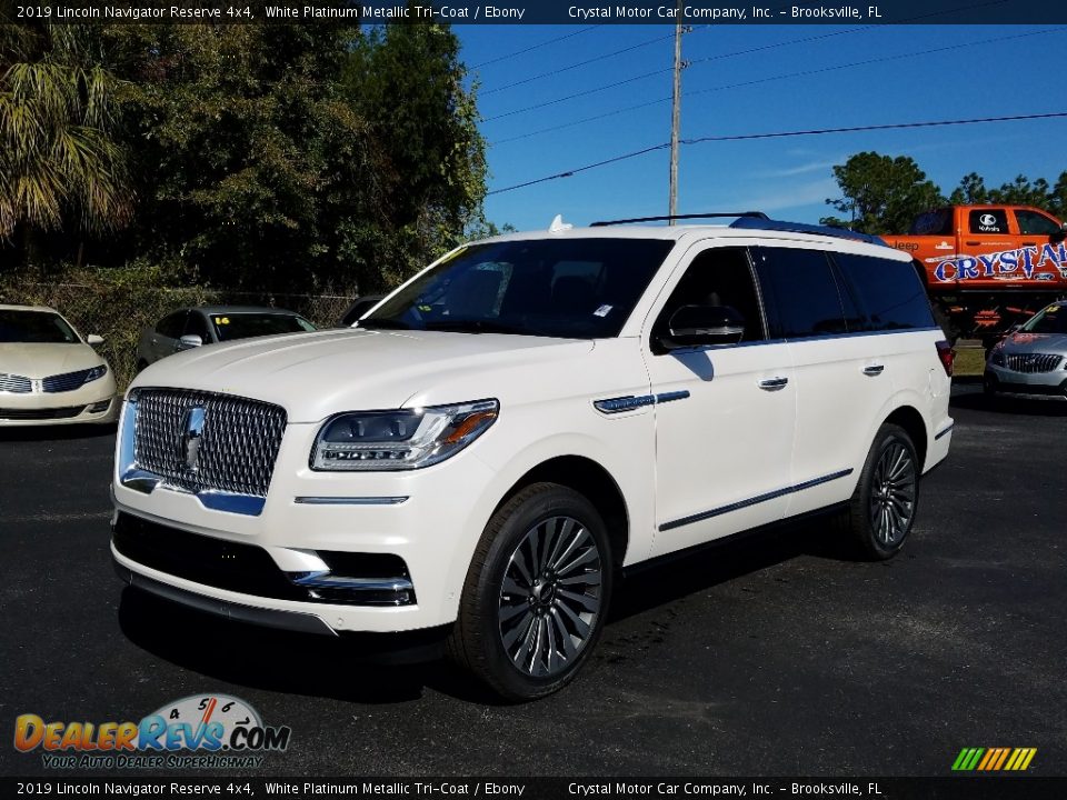 Front 3/4 View of 2019 Lincoln Navigator Reserve 4x4 Photo #1