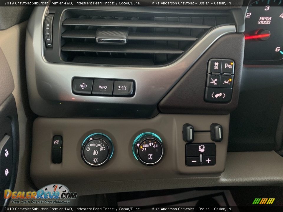 2019 Chevrolet Suburban Premier 4WD Iridescent Pearl Tricoat / Cocoa/Dune Photo #9