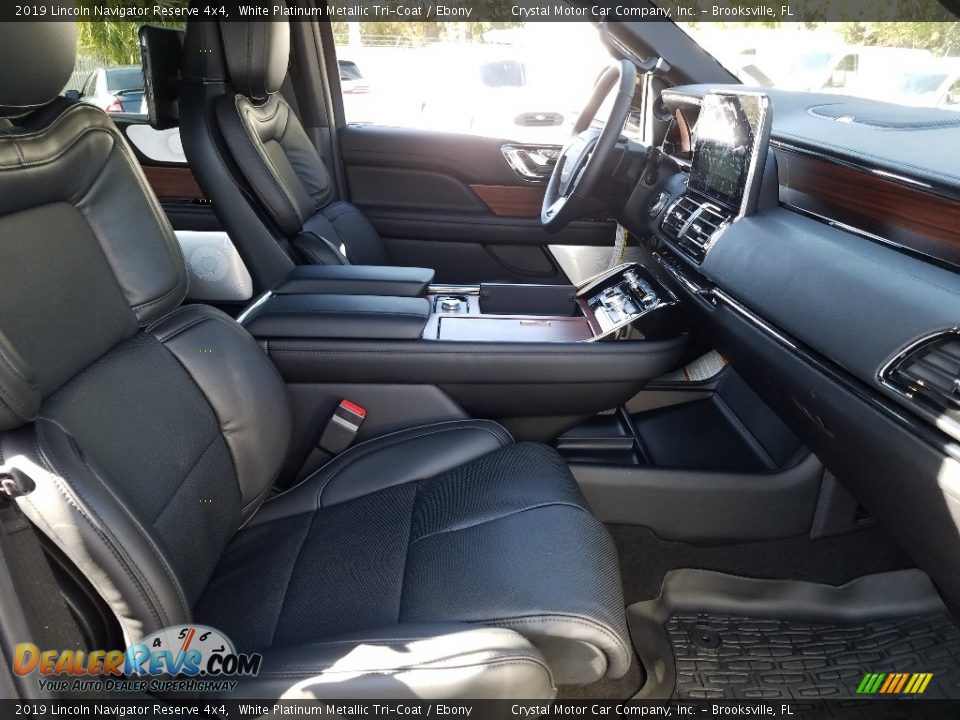 Front Seat of 2019 Lincoln Navigator Reserve 4x4 Photo #13