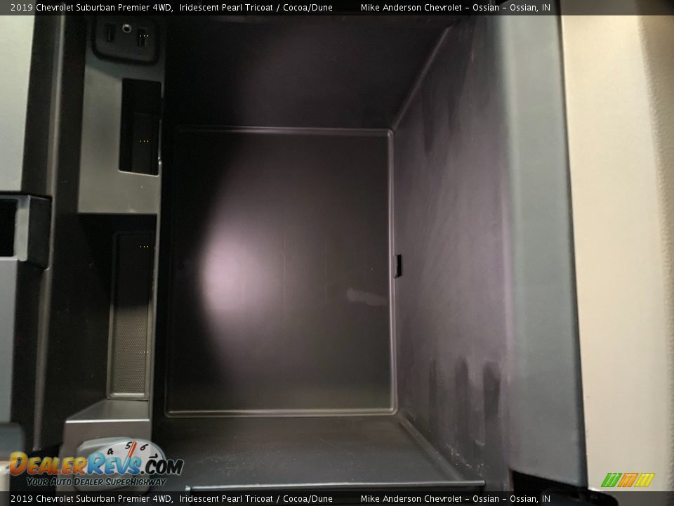2019 Chevrolet Suburban Premier 4WD Iridescent Pearl Tricoat / Cocoa/Dune Photo #17