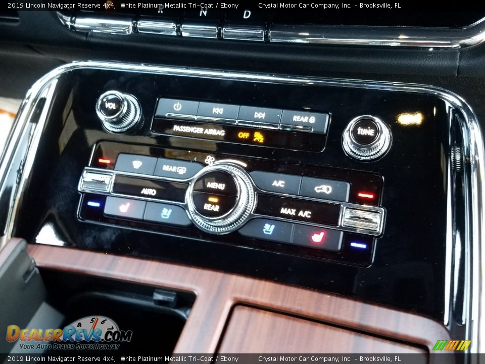 Controls of 2019 Lincoln Navigator Reserve 4x4 Photo #18