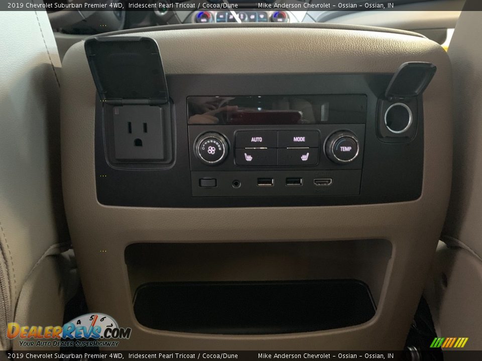 2019 Chevrolet Suburban Premier 4WD Iridescent Pearl Tricoat / Cocoa/Dune Photo #25