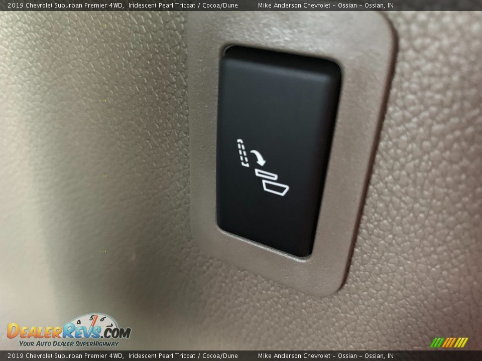 2019 Chevrolet Suburban Premier 4WD Iridescent Pearl Tricoat / Cocoa/Dune Photo #26