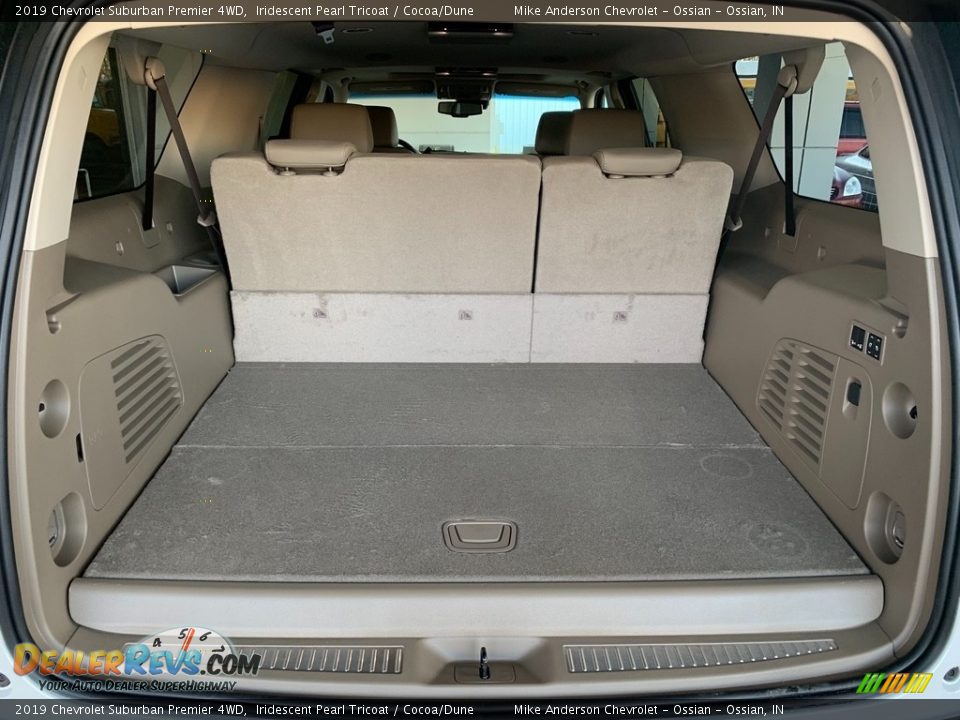 2019 Chevrolet Suburban Premier 4WD Iridescent Pearl Tricoat / Cocoa/Dune Photo #30