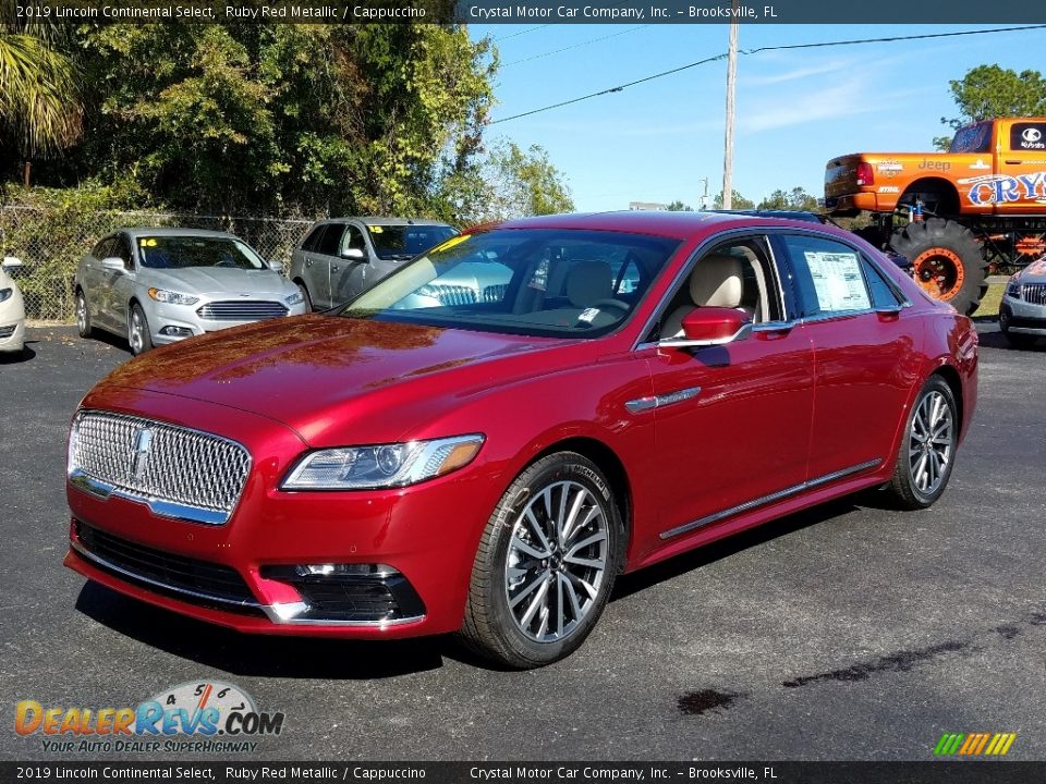 Front 3/4 View of 2019 Lincoln Continental Select Photo #1