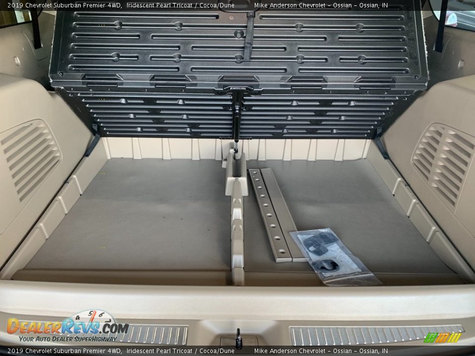 2019 Chevrolet Suburban Premier 4WD Iridescent Pearl Tricoat / Cocoa/Dune Photo #32