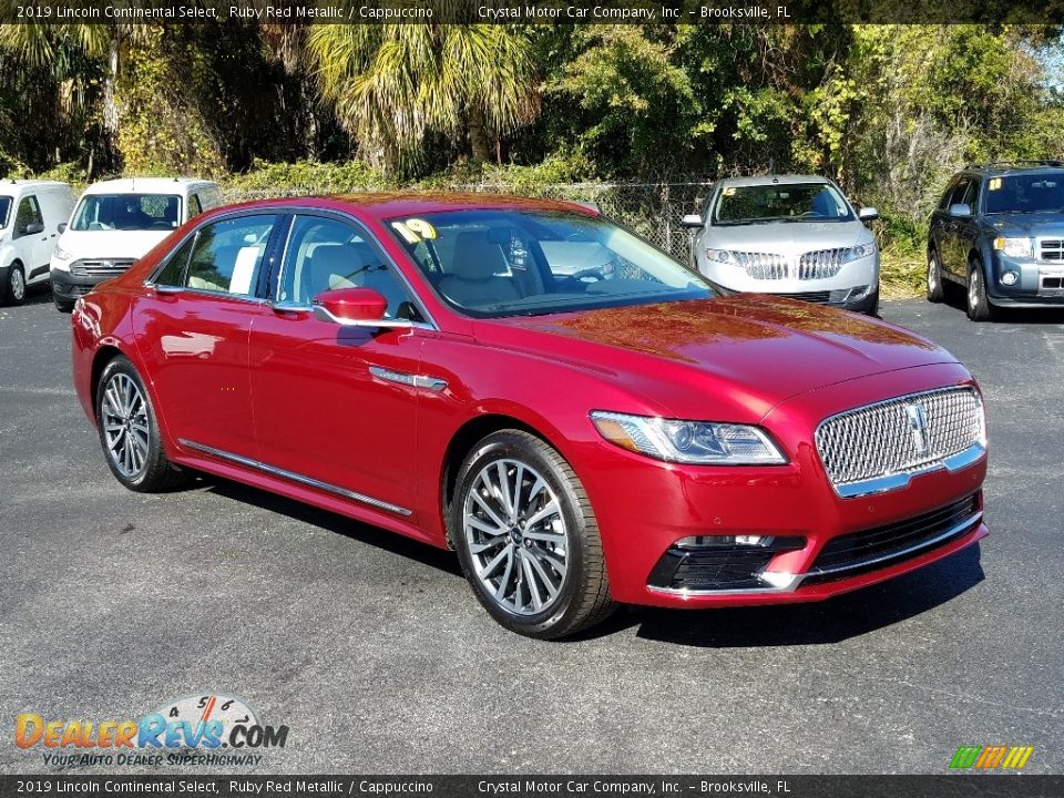 Front 3/4 View of 2019 Lincoln Continental Select Photo #7