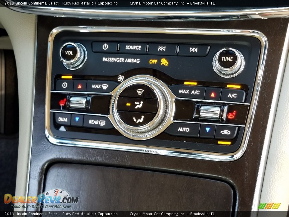 Controls of 2019 Lincoln Continental Select Photo #16