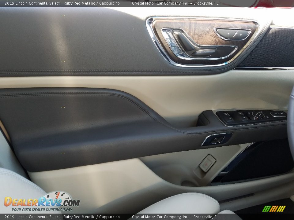 Door Panel of 2019 Lincoln Continental Select Photo #17