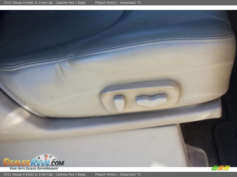 2013 Nissan Frontier SL Crew Cab Cayenne Red / Beige Photo #25