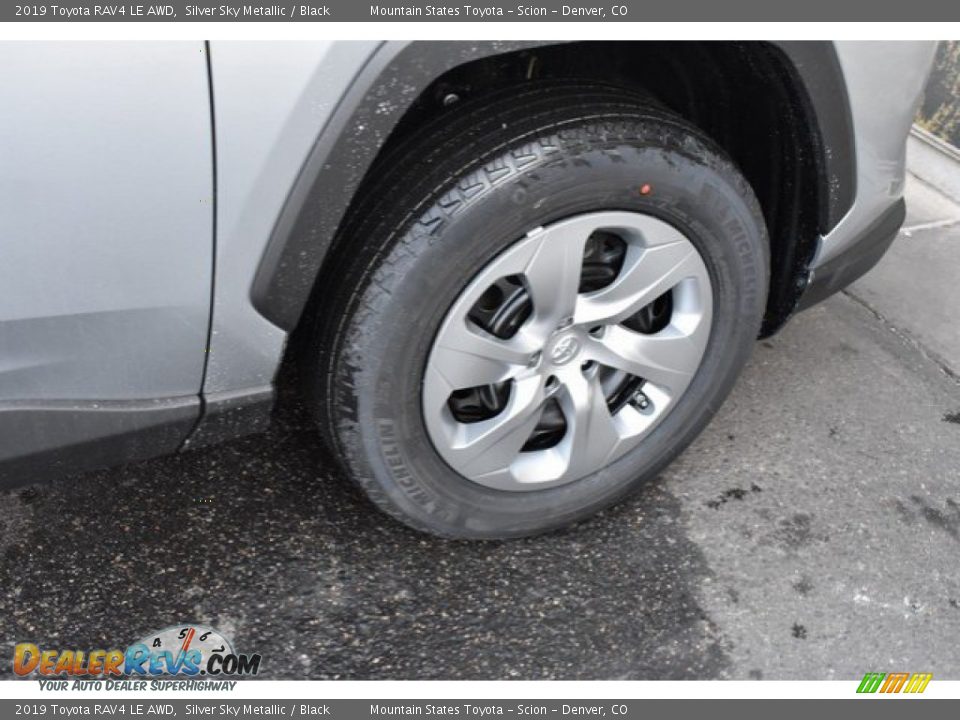 2019 Toyota RAV4 LE AWD Silver Sky Metallic / Black Photo #35