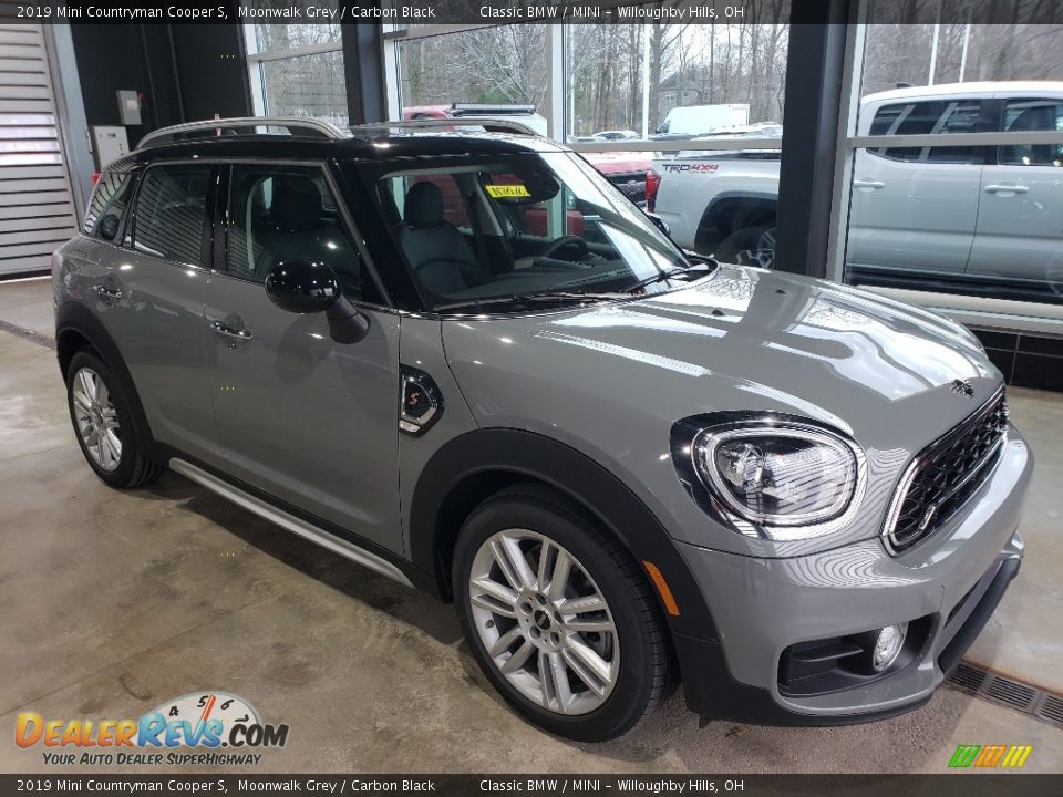 Front 3/4 View of 2019 Mini Countryman Cooper S Photo #1