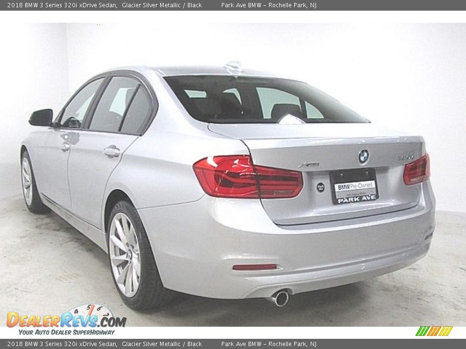 2018 BMW 3 Series 320i xDrive Sedan Glacier Silver Metallic / Black Photo #2