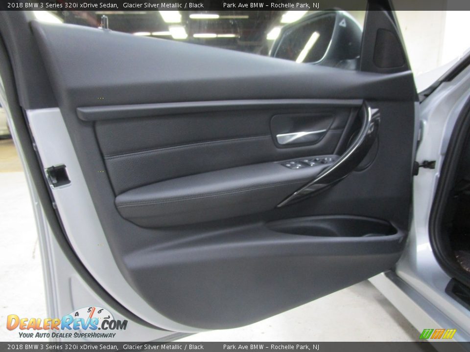2018 BMW 3 Series 320i xDrive Sedan Glacier Silver Metallic / Black Photo #7