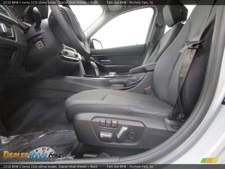 2018 BMW 3 Series 320i xDrive Sedan Glacier Silver Metallic / Black Photo #9