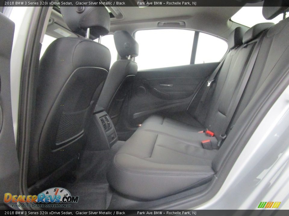 2018 BMW 3 Series 320i xDrive Sedan Glacier Silver Metallic / Black Photo #12