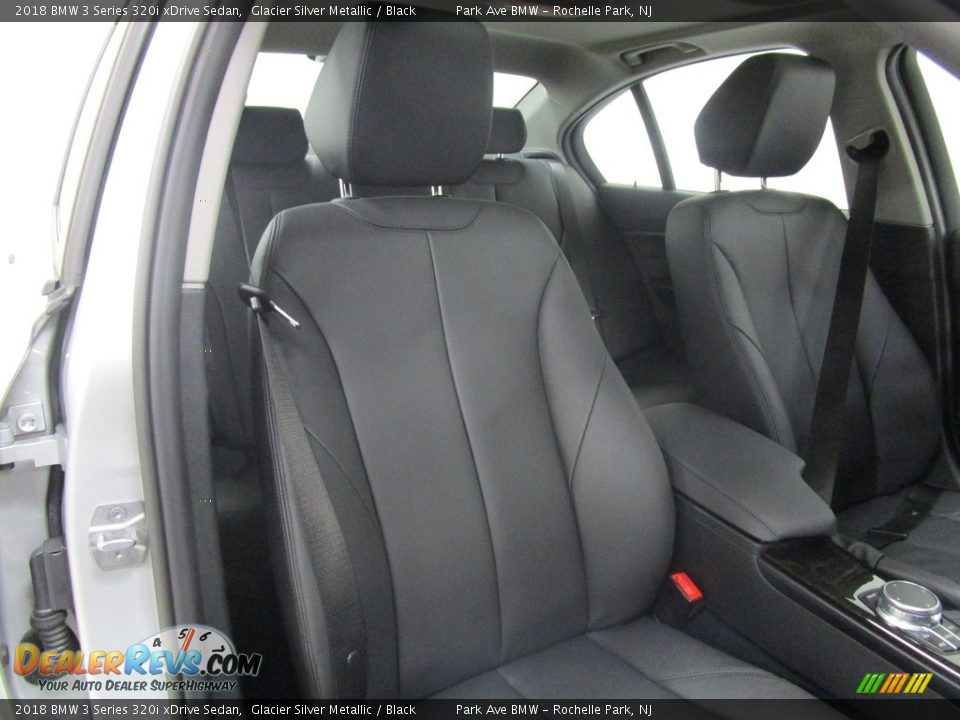 2018 BMW 3 Series 320i xDrive Sedan Glacier Silver Metallic / Black Photo #14