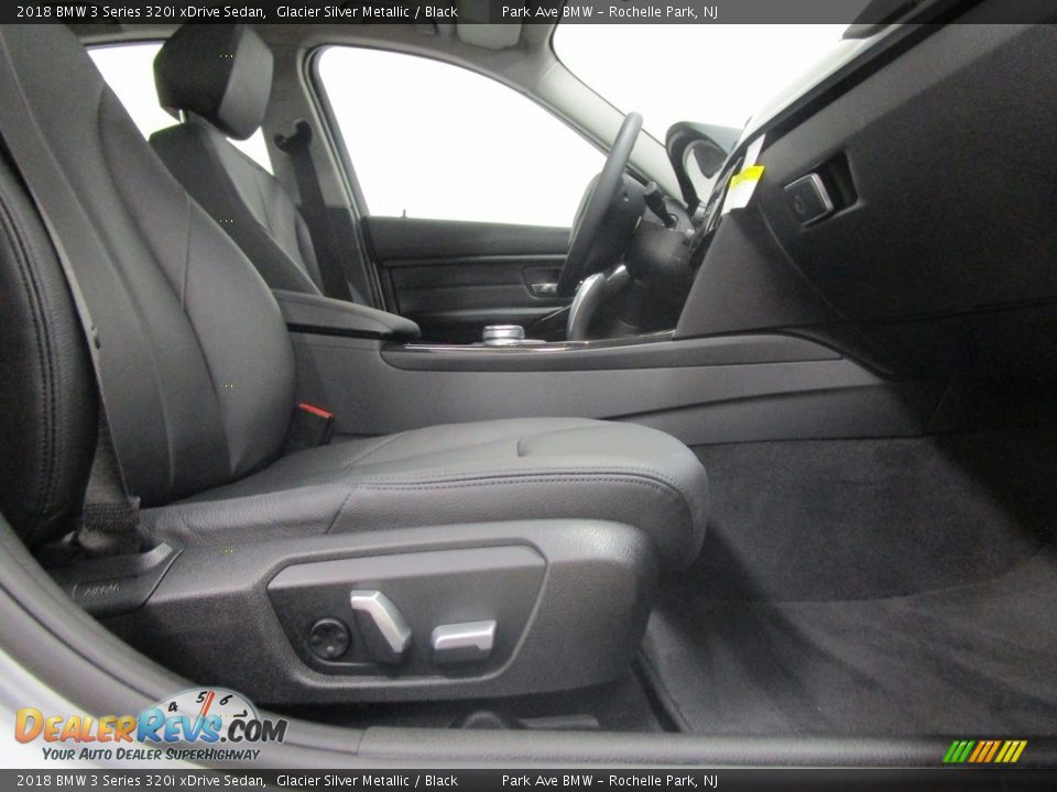 2018 BMW 3 Series 320i xDrive Sedan Glacier Silver Metallic / Black Photo #15