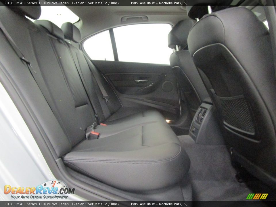 2018 BMW 3 Series 320i xDrive Sedan Glacier Silver Metallic / Black Photo #18