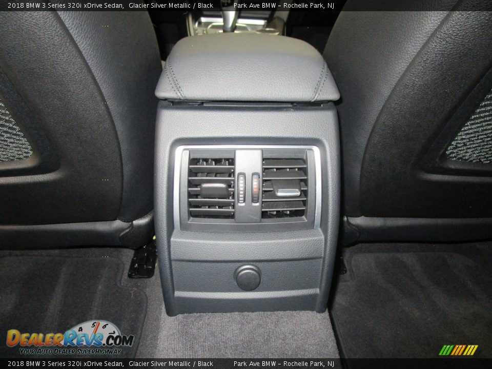 2018 BMW 3 Series 320i xDrive Sedan Glacier Silver Metallic / Black Photo #19