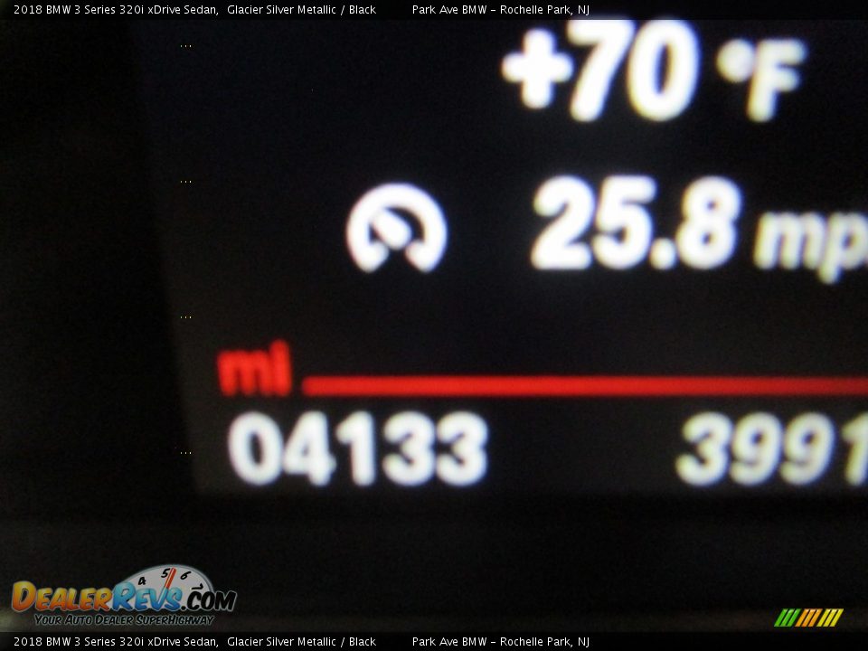 2018 BMW 3 Series 320i xDrive Sedan Glacier Silver Metallic / Black Photo #24