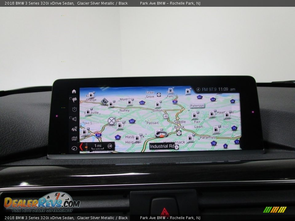 2018 BMW 3 Series 320i xDrive Sedan Glacier Silver Metallic / Black Photo #25