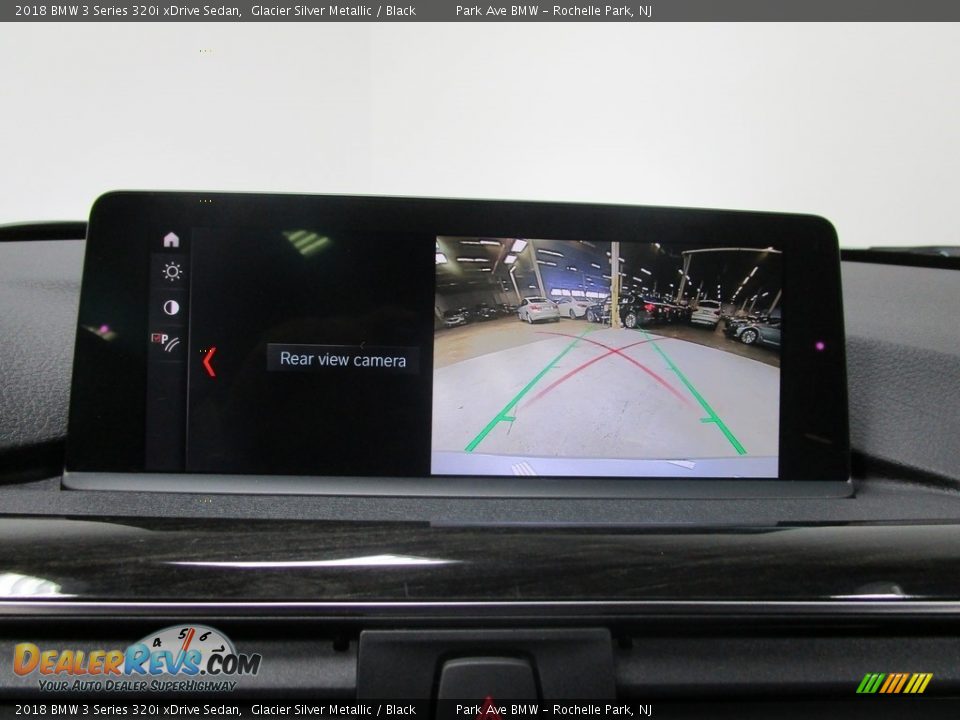 2018 BMW 3 Series 320i xDrive Sedan Glacier Silver Metallic / Black Photo #26