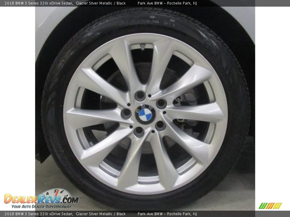 2018 BMW 3 Series 320i xDrive Sedan Glacier Silver Metallic / Black Photo #28
