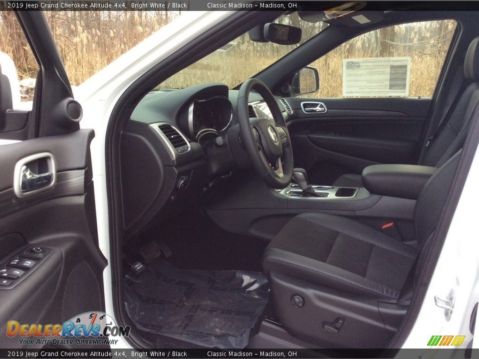 2019 Jeep Grand Cherokee Altitude 4x4 Bright White / Black Photo #9