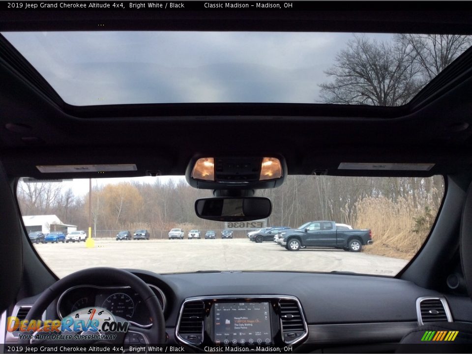 2019 Jeep Grand Cherokee Altitude 4x4 Bright White / Black Photo #11