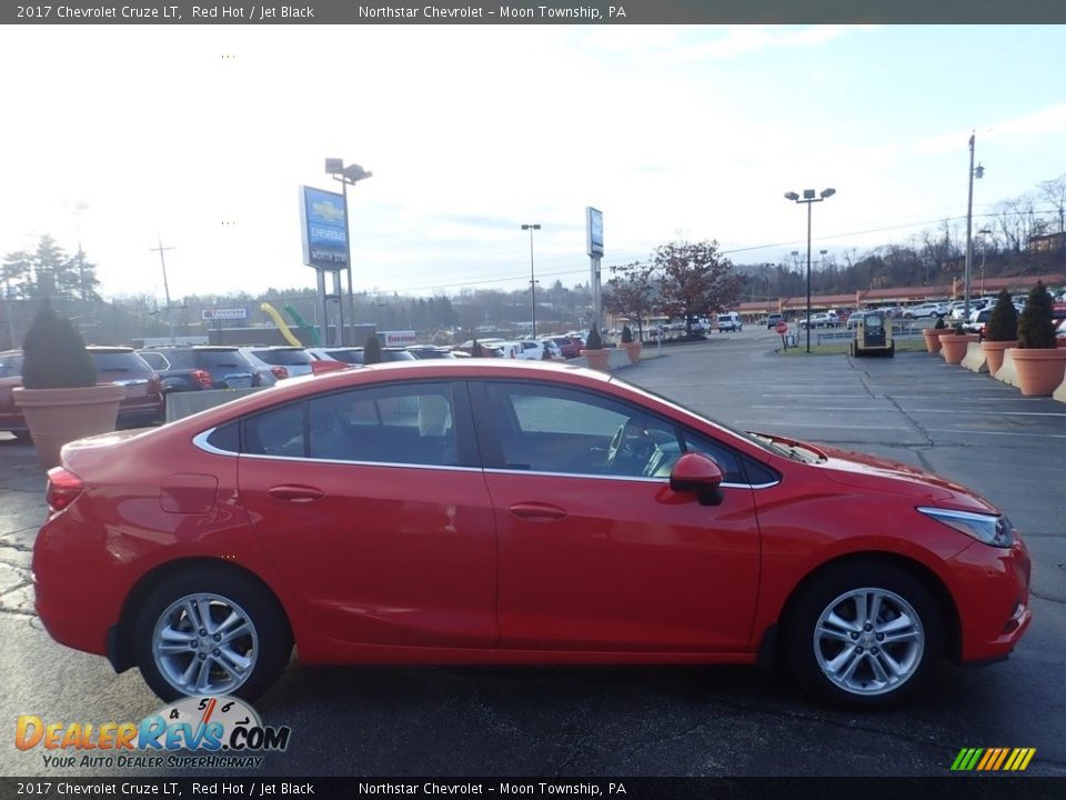 2017 Chevrolet Cruze LT Red Hot / Jet Black Photo #10