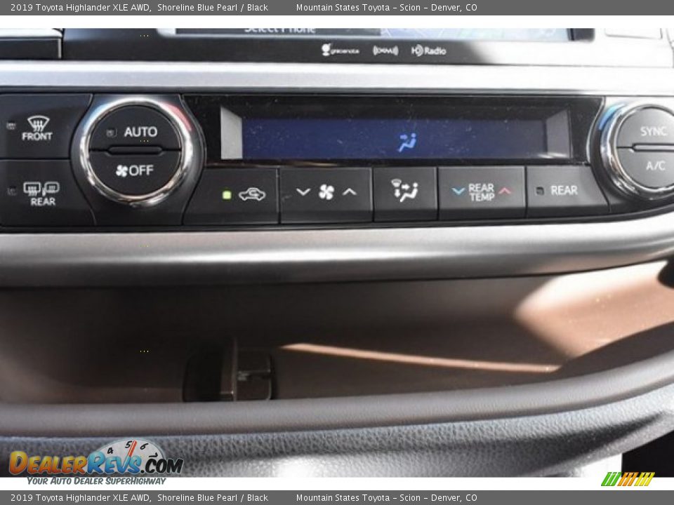 2019 Toyota Highlander XLE AWD Shoreline Blue Pearl / Black Photo #32