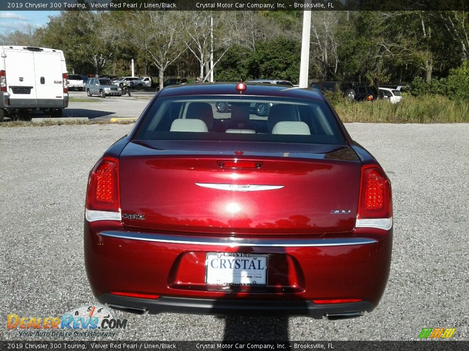 2019 Chrysler 300 Touring Velvet Red Pearl / Linen/Black Photo #4