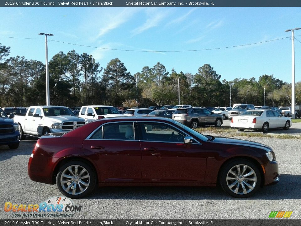 2019 Chrysler 300 Touring Velvet Red Pearl / Linen/Black Photo #6