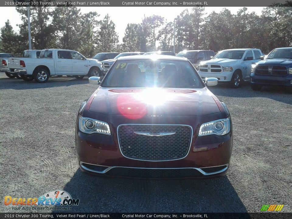 2019 Chrysler 300 Touring Velvet Red Pearl / Linen/Black Photo #8