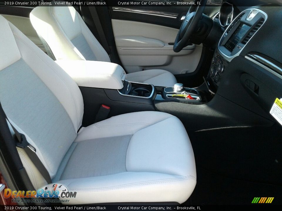 2019 Chrysler 300 Touring Velvet Red Pearl / Linen/Black Photo #12