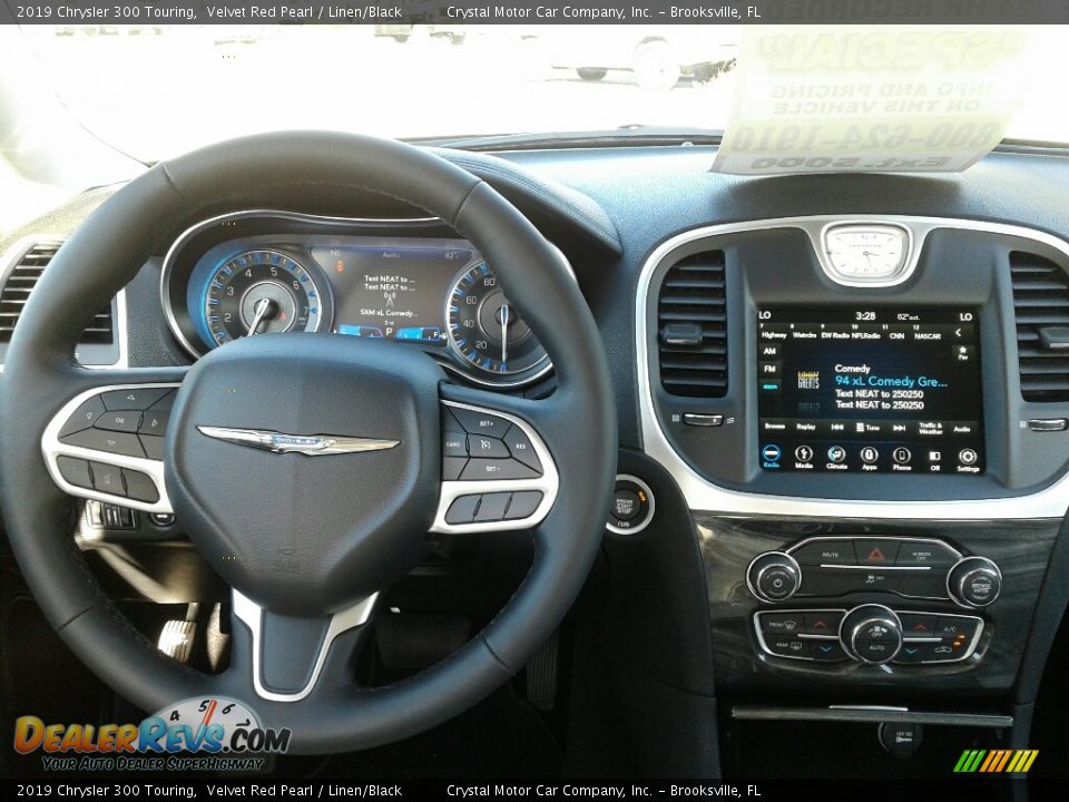 2019 Chrysler 300 Touring Velvet Red Pearl / Linen/Black Photo #13