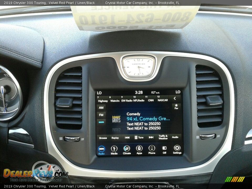 2019 Chrysler 300 Touring Velvet Red Pearl / Linen/Black Photo #15