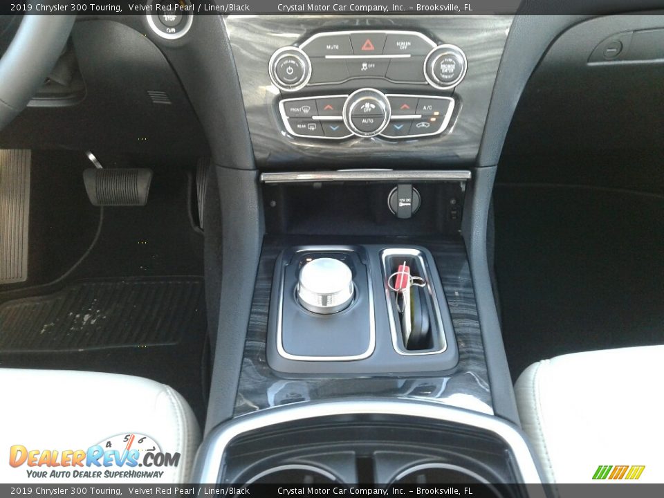 2019 Chrysler 300 Touring Velvet Red Pearl / Linen/Black Photo #16