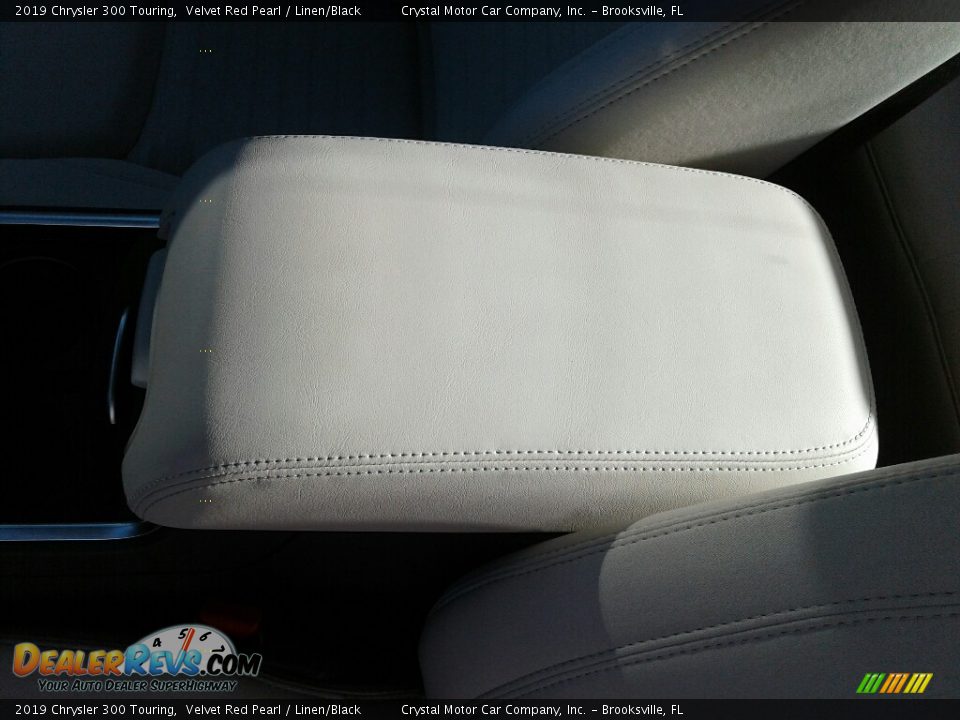 2019 Chrysler 300 Touring Velvet Red Pearl / Linen/Black Photo #18