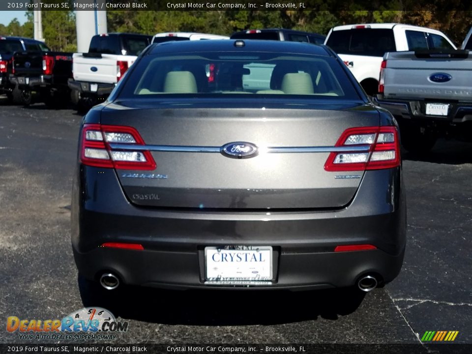2019 Ford Taurus SE Magnetic / Charcoal Black Photo #4