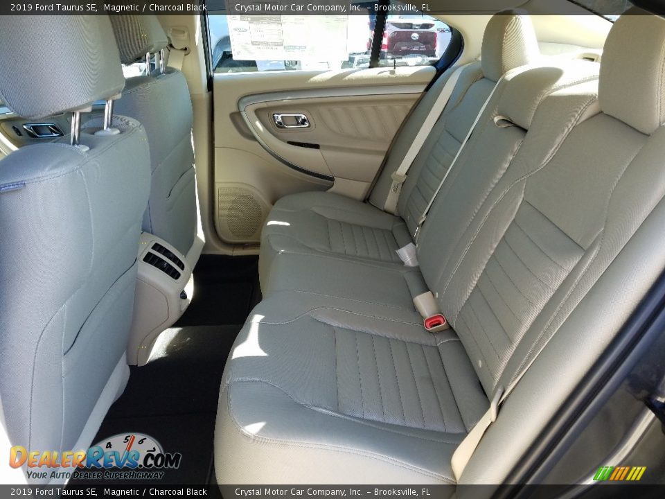 2019 Ford Taurus SE Magnetic / Charcoal Black Photo #10