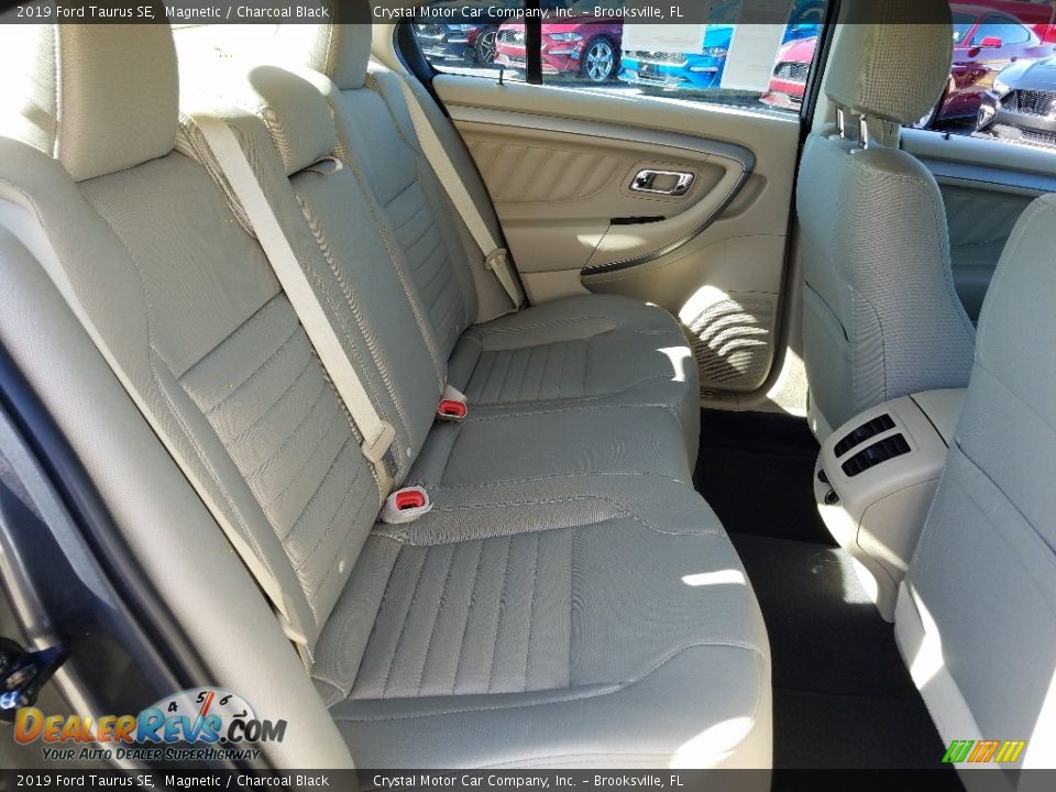 2019 Ford Taurus SE Magnetic / Charcoal Black Photo #11