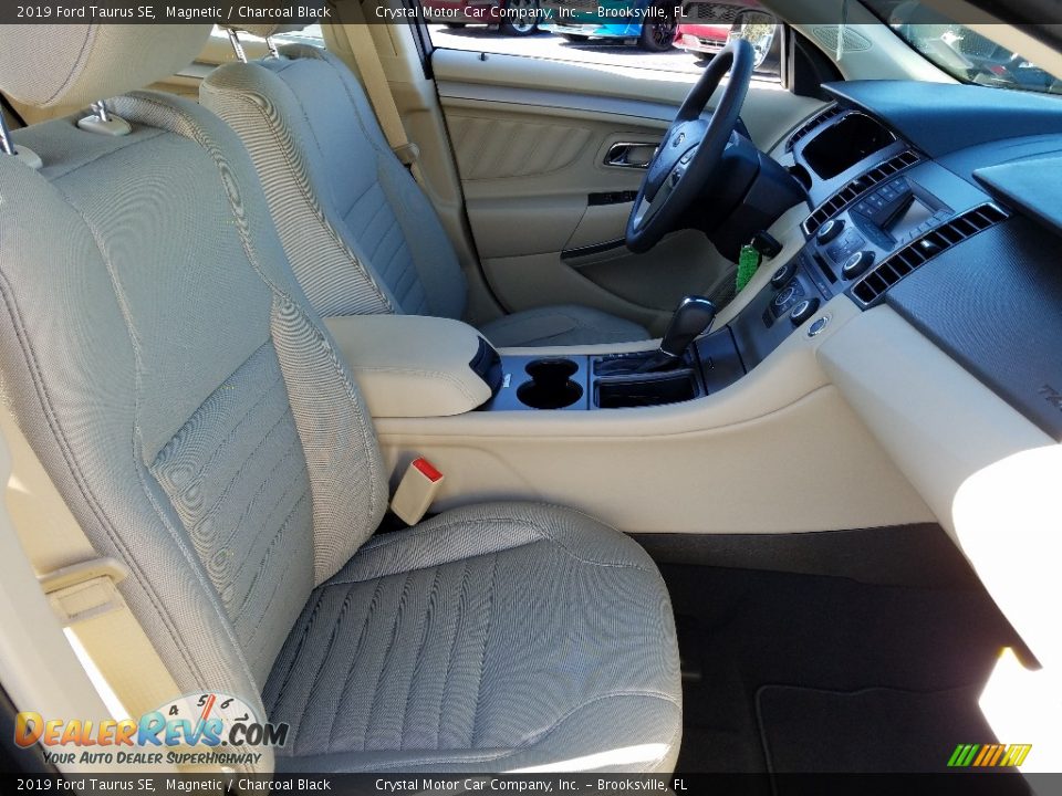 2019 Ford Taurus SE Magnetic / Charcoal Black Photo #12
