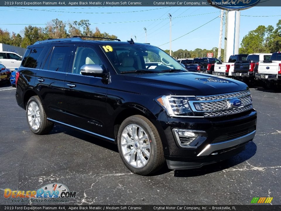 Front 3/4 View of 2019 Ford Expedition Platinum 4x4 Photo #7