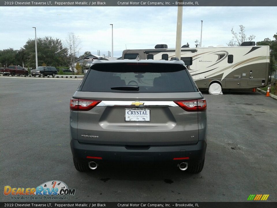 2019 Chevrolet Traverse LT Pepperdust Metallic / Jet Black Photo #4