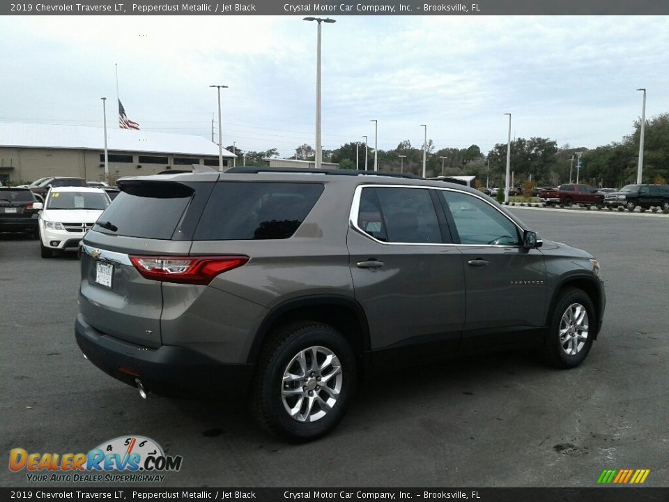 2019 Chevrolet Traverse LT Pepperdust Metallic / Jet Black Photo #5