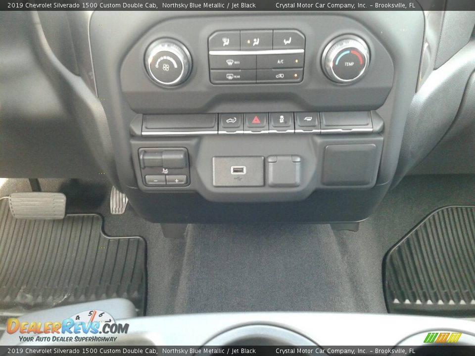 Controls of 2019 Chevrolet Silverado 1500 Custom Double Cab Photo #16