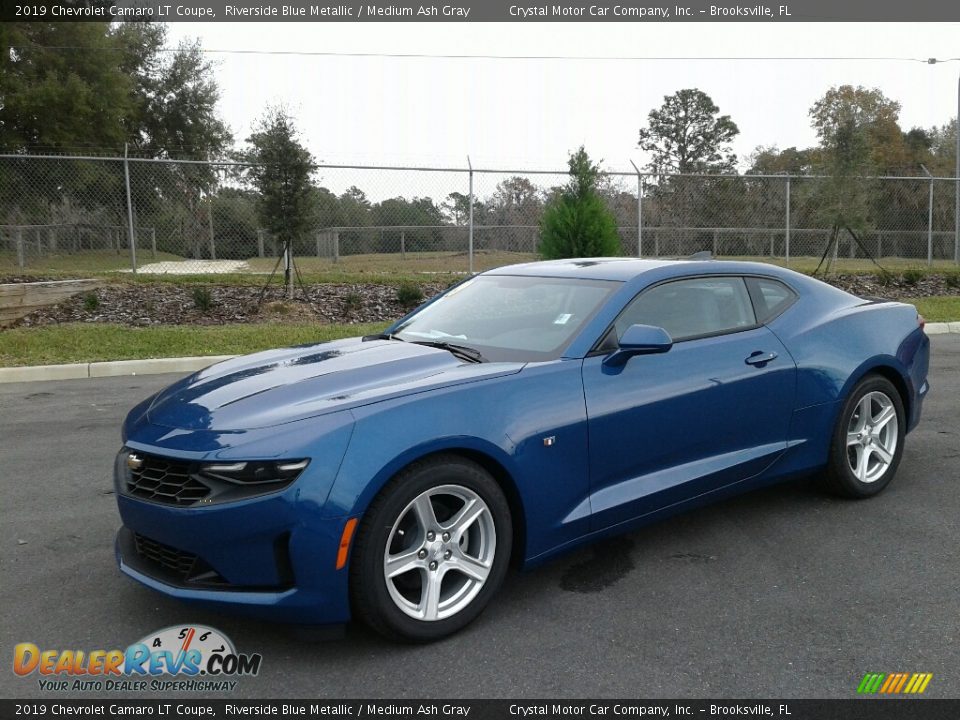 Front 3/4 View of 2019 Chevrolet Camaro LT Coupe Photo #1