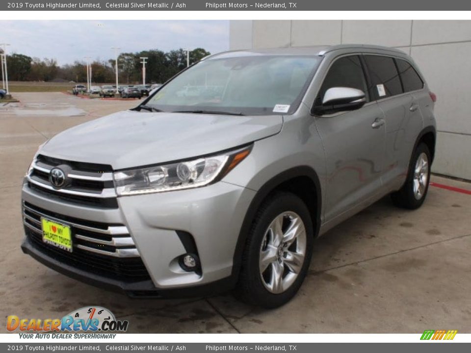 Front 3/4 View of 2019 Toyota Highlander Limited Photo #4